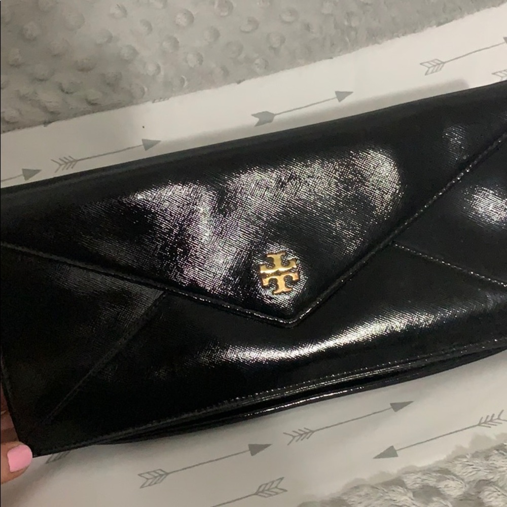 tory burch envelope clutch